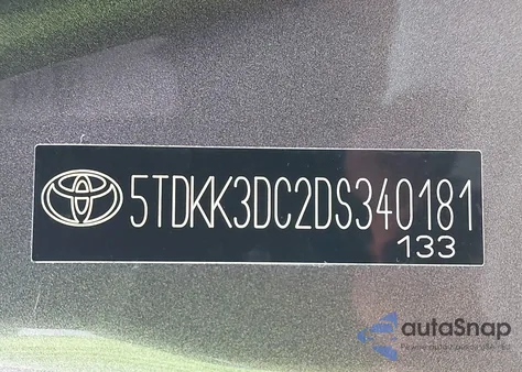 2013 Toyota Sienna Le V6 8 Passenger z USA, uszkodzony, nr VIN 5TDKK3DC2DS340181